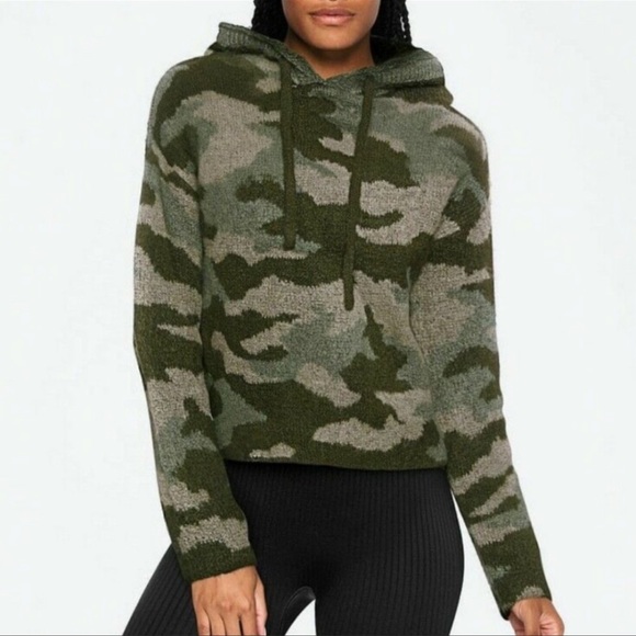 PINK Victoria's Secret Tops - Victoria's Secret PINK Boyfriend Camo Cropped Pullover Hoodie Sweater Medium